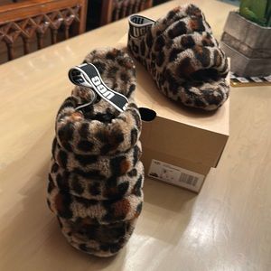 Ugg fluff yeah slide Leopard size 8/39 fits like a 9 VGUC fuzzy slipper shoe